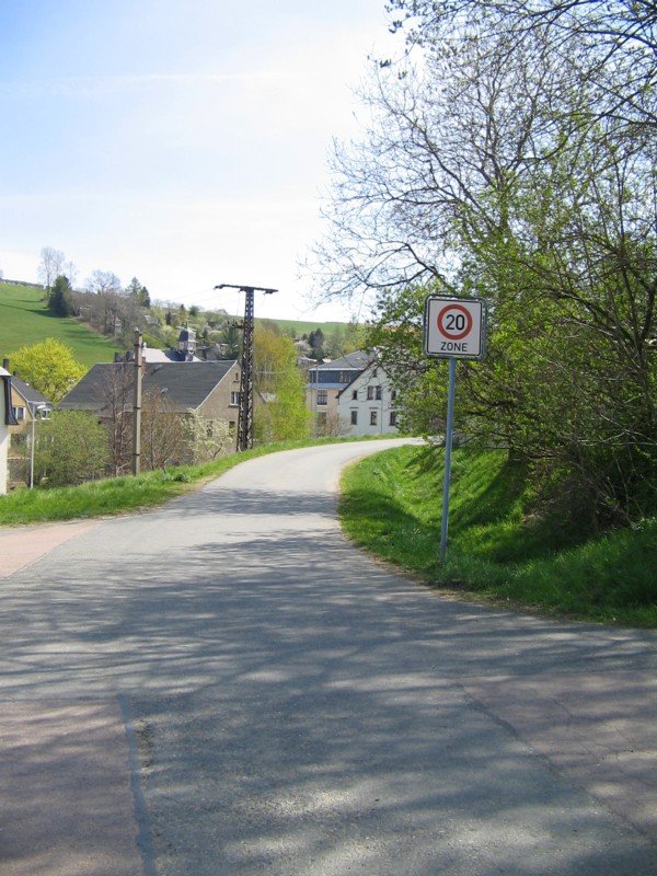 Die Ausfahrt aus dem Bhf Auerbach Richtung Thum, 20.04.07