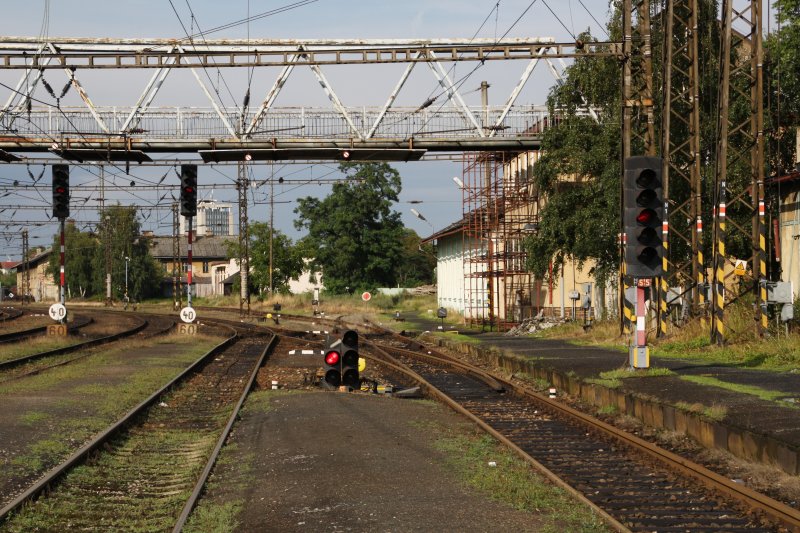 Die Ausfahrtsignalgruppe des Bahnhof Chomotov (Komutau). (15.07.09)