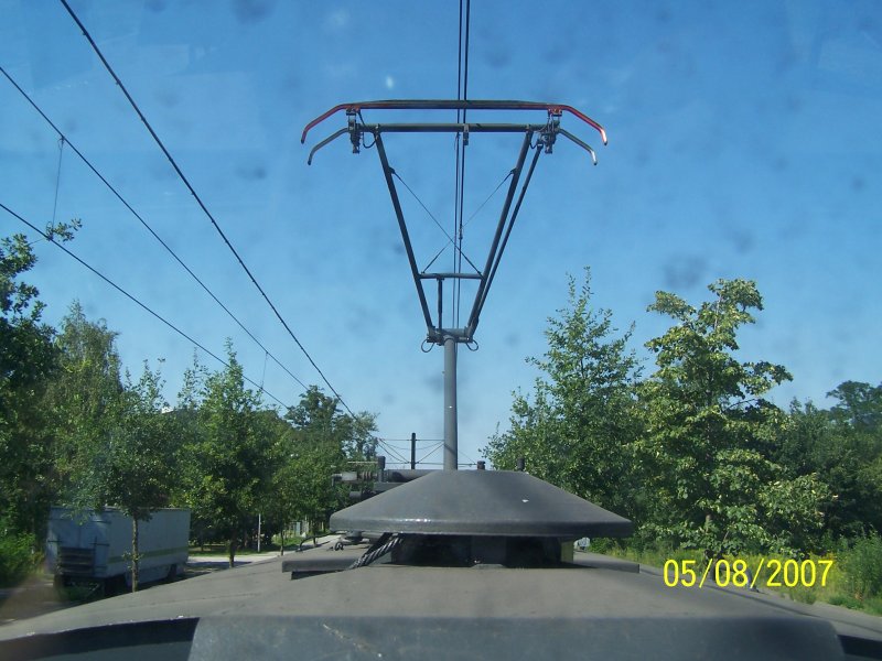 Die Aussicht aus der Kanzel des 301. Der Fahrschulwagen wird gleichzeitig als Oberleitungsbeobachtungswagen genutzt.