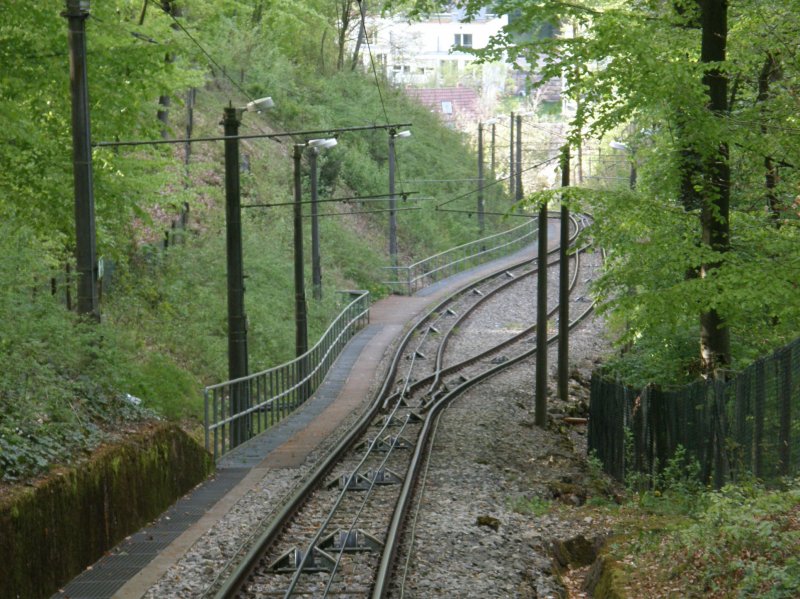 Die Ausweichstelle in der Mitte der Standseilbahnstrecke in Stuttgart... (29.04.2008)