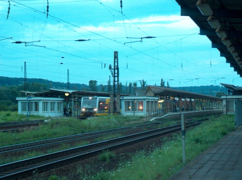 Die Bahnsteige 2 bis 5 am 26.07.2007 in Naumburg Hbf.