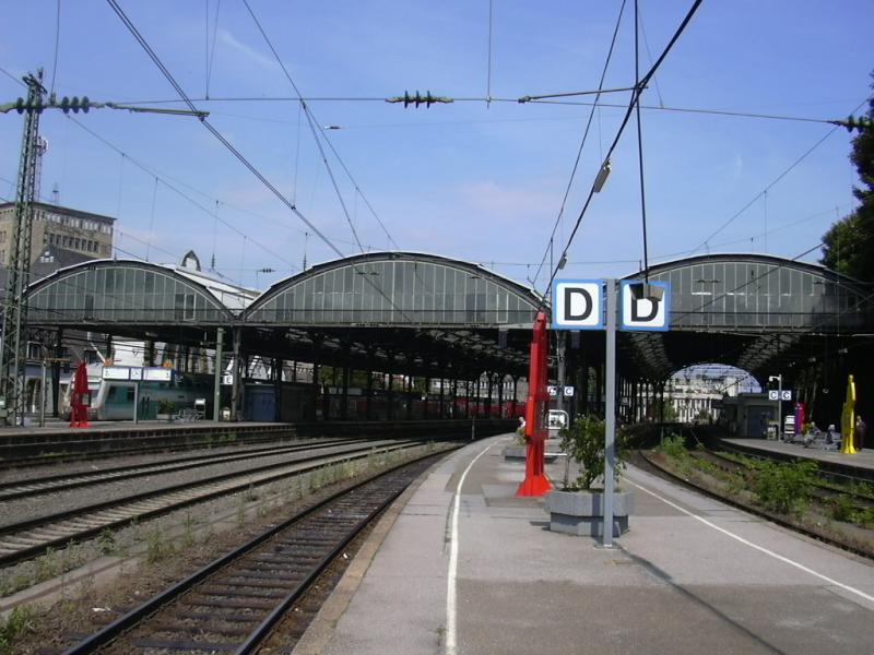 Die Bahnsteighallen vom Aachener Hbf.
