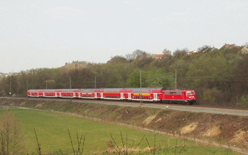 Die Baureihe 111 086-5 (verkehrsrot, verkürzter Frontbalken) der DB Regio AG schiebt in 
der Nähe von Lollar den RE 15388 auf der Fahrt von Frankfurt(Main)Hbf nach Treysa auf 
der Main-Weser-Bahn nordwärts.<br><br>
Datum: 02. April 2002