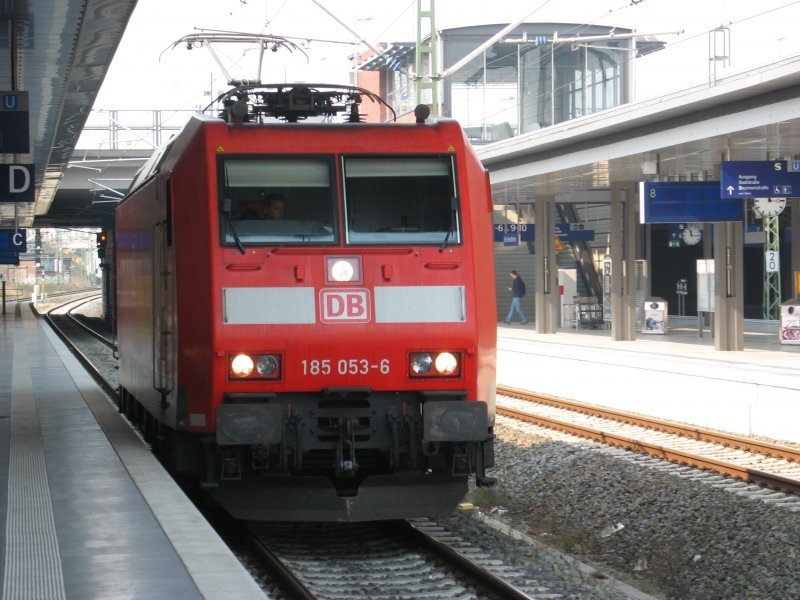 Die baureihe 185 053-6,Hlt im S-Bhf Gesundbrunen auf gleis 9,
5.4.2007