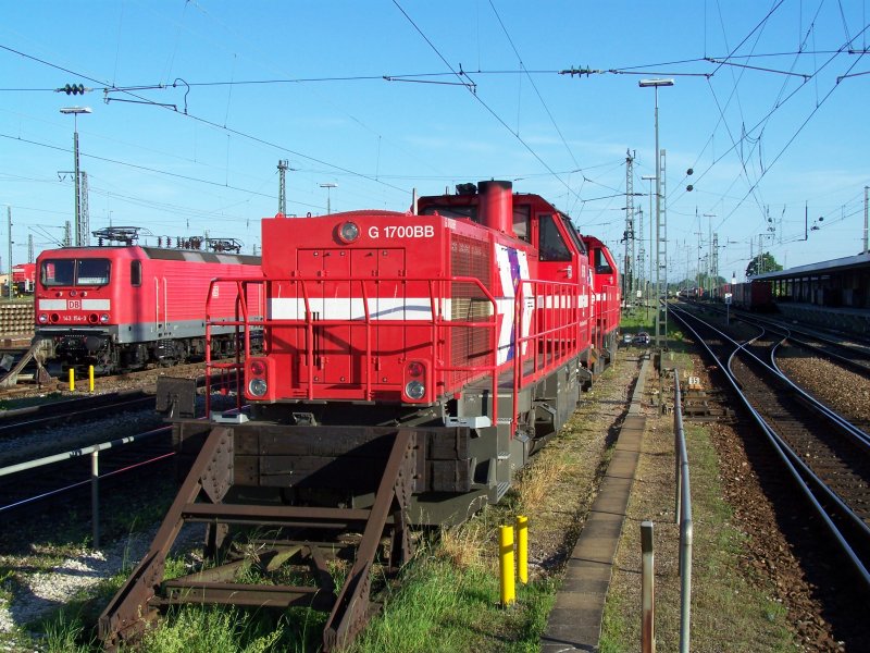 Die Baureihe. G 1700BB und ihre Schweterlok standen am 20.05.07 im Bahnhof Ingolstadt abgestellt. Im Hintergrund stand dei Br.143 154-3.