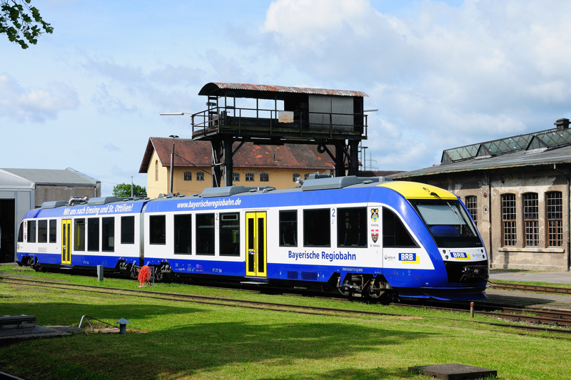 Die Bayerische Regiobahn GmbH (BRB) ist eine Eisenbahngesellschaft mit Sitz in Holzkirchen und Betriebsstandort Augsburg. In Schwaben und Oberbayern setzt sie 26 moderne Fahrzeuge vom Typ LINT 41 des Fahrzeugherstellers ALSTOM ein. Hier ein Exemplar im Betriebshof im Bahnpark Augsburg. (Sept. 2009).