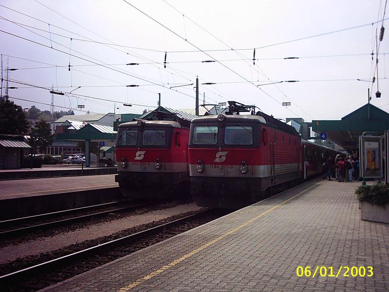 Die beiden 1144er Loks 225 - 8 und 277 - 9 am 6.9.03 in Bregenz