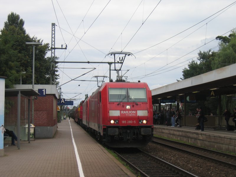 Die beiden 185er mit einem Gterzug am 5.9.08 in Elmshorn