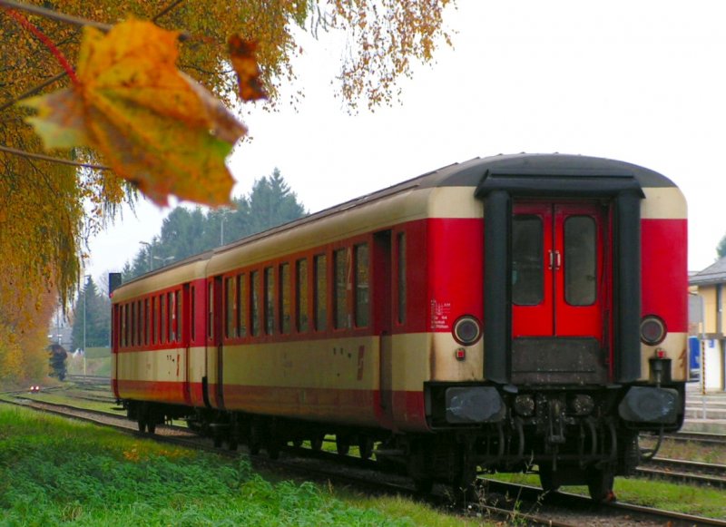Die beiden  Bp 50 81 29-35 116-1(Heimatbf.WienSd) sowie 
Bp 50 81 29-35 079-1 der  Erlebnisbahn  sind fr einen Bundesheertransport am Bhf. RIED i.I. bereitgestellt; 071102