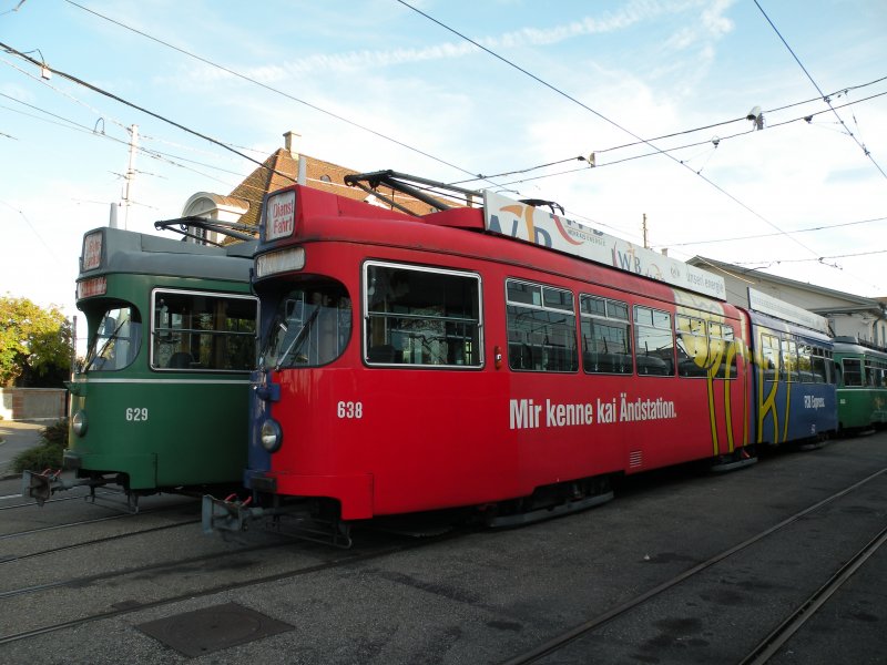 Die beiden Dwag 629 und 638 warten im Depot Dreispitz auf den nchsten Einsatz. Die Aufnahme stammt vom 27.10.2009.
