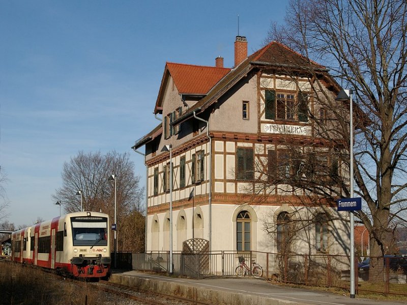 Die beiden Regioshuttle VT 211 und 216 fahren am 29. Dezember 2006 in den Frommener Bahnhof ein.