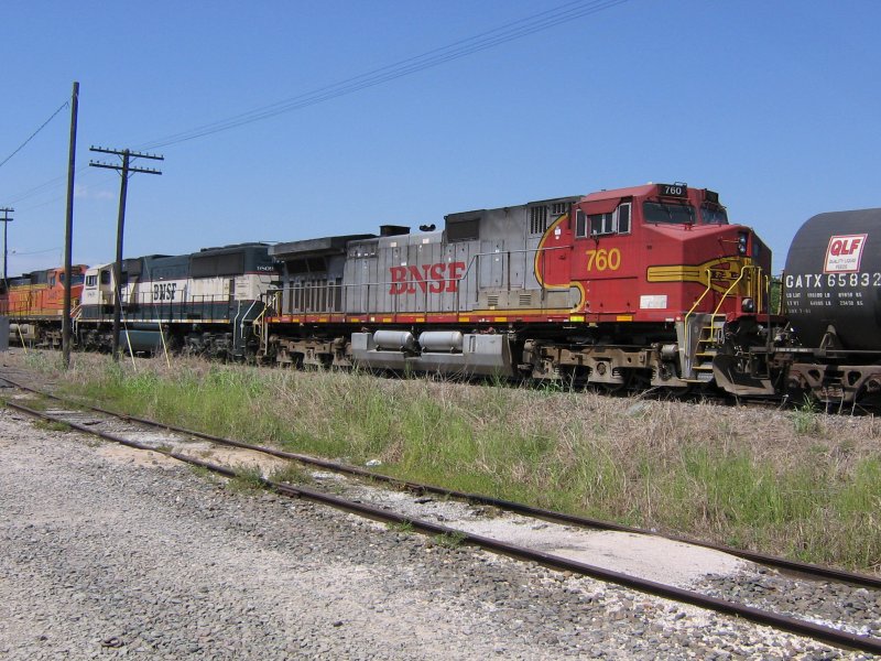 Die BNSF Loks 760 und 9809 am 18.9.2007 in Rosenberg (bei Houston, Texas).