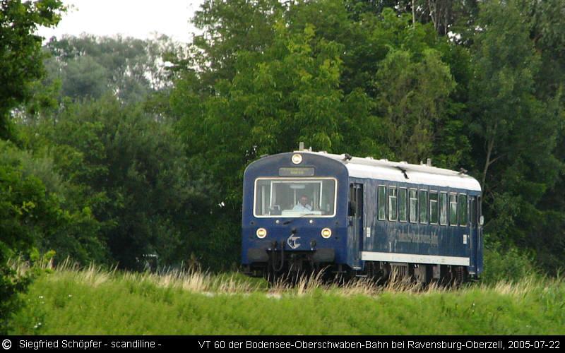 Die BOB (Bodensse-Oberschwaben-Bahn) betreibt den Nahverkehr zwischen Aulendorf und Friedrichshafen. Im Juli 2005 ist VT 60 unterwegs Richtung Sden zwischen Ravensburg-Oberzell und Meckenbeuren.
