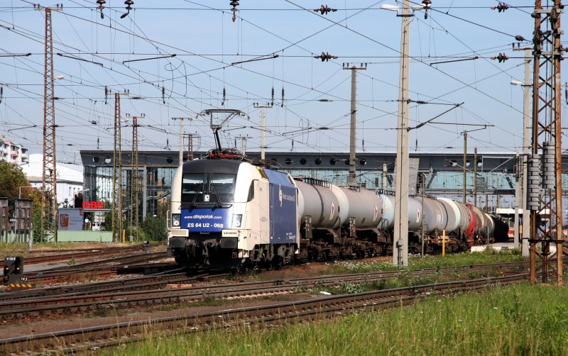 Die Bosporus-Lok ES64U2-068 (mit 3 Stromabnehmern) der WLB auf dem Weg nach Deutschland. Aufgenommen im Bahnhof Wels am 22. September 2007.