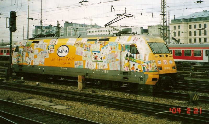 Die BR 101 001-6 am 21.02.2004 vor dem Mnchner Hbf