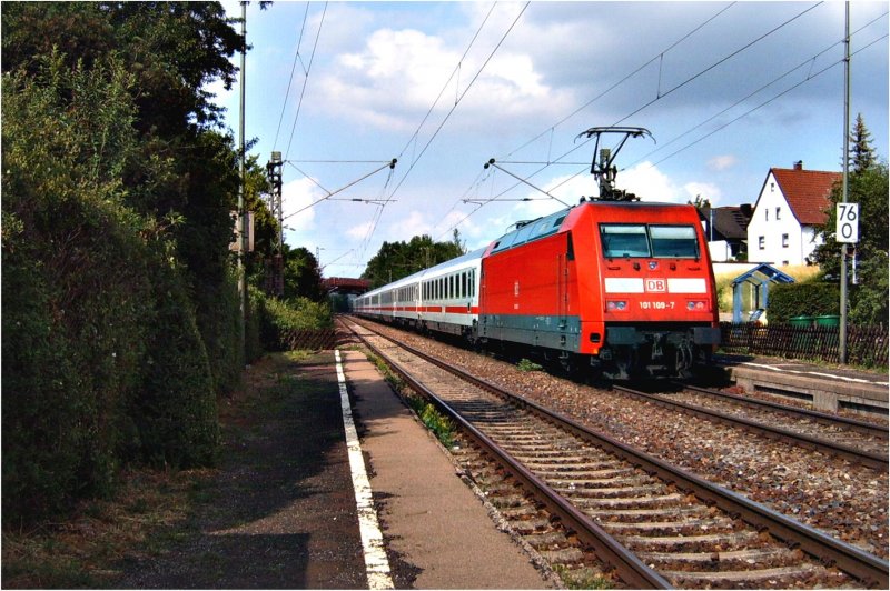 Die BR 101 109-7 schob am 27.06.06 den IC 2161 nach Dresden HBF. Fotographiert im Regionalbahnhof Hofen(b Aalen).