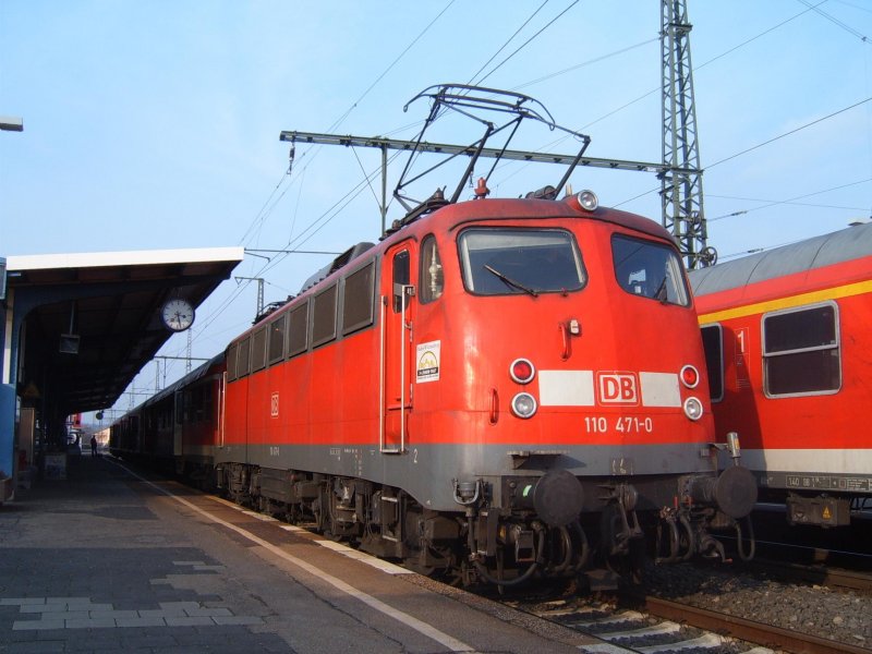 Die BR 110 471-0 stand am 19.02.07 mit einer RegionalBahn aus Donauwrth im Aalener Bahnhof.