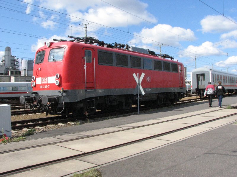 Die BR 110 beim Tag der offenen Tr im Betriebswerk Rummelsburg.