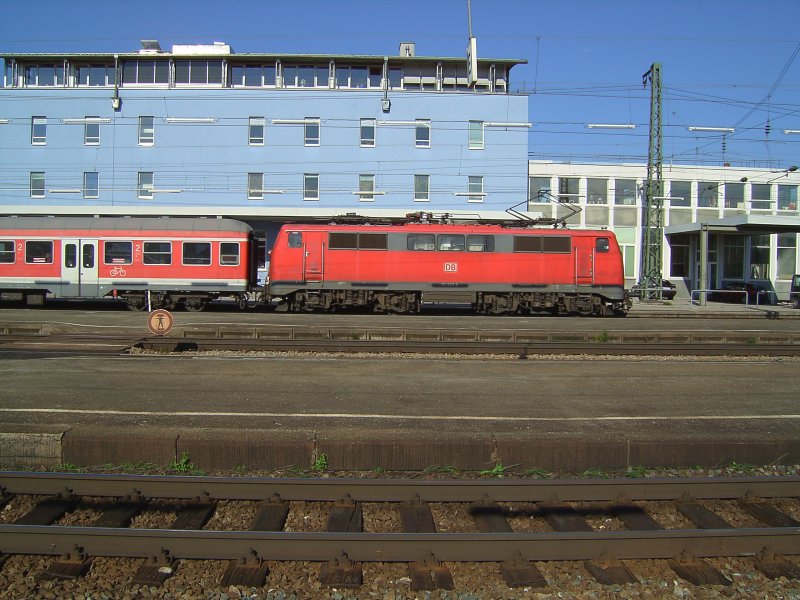 Die BR 111 023-8 mit einem RE am 29.09.2007 in Rosenheim.
