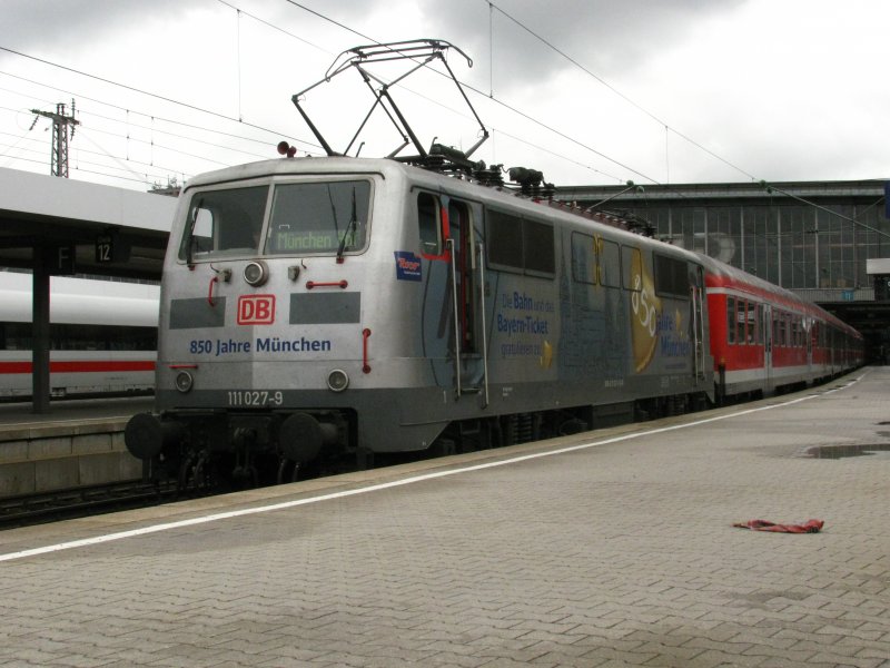 Die BR 111 027 in Mnchen Hbf am 16.05.2009