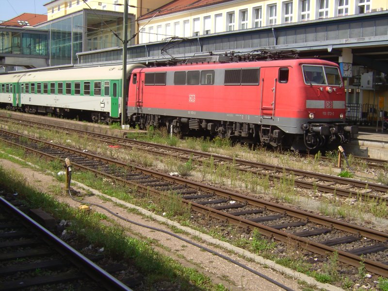 Die BR 111 172-3 mit einem Tschechischen Personenzug in Regensburg HBF am 14.08.2007