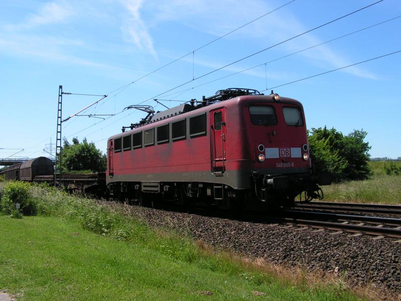 Die BR 140 855-8, eine moderne Variante mit Einholm-, Lyra- Stromabnehmern.