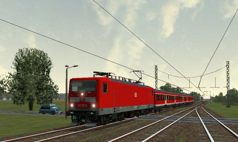 Die BR 143 222-8 zog RegionalExpress von Meien Triebischtal nach Dresden Hbf. Gerade ist sie vom Bahnhof Neusrnewitz abgefahren und steuert auf Coswig hin.