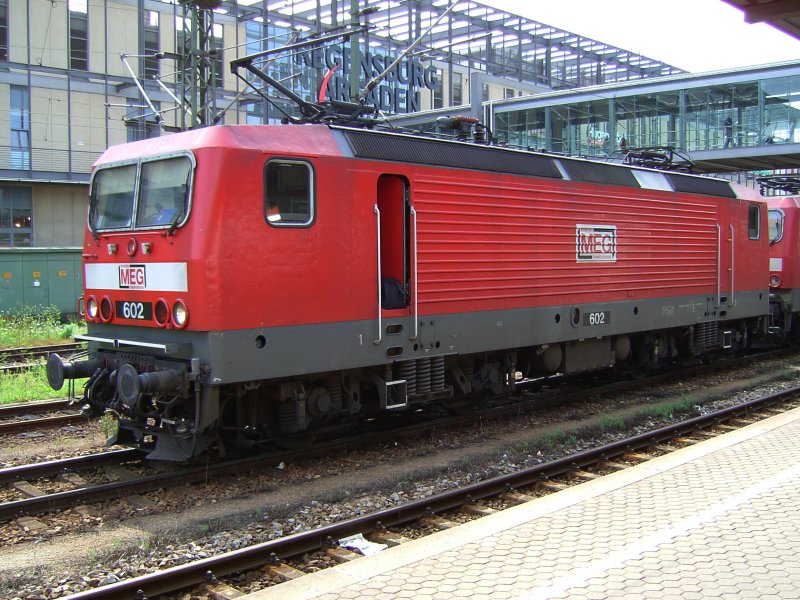 Die BR 143 der MEG am 14.08.2007 in Regensburg Hbf. 