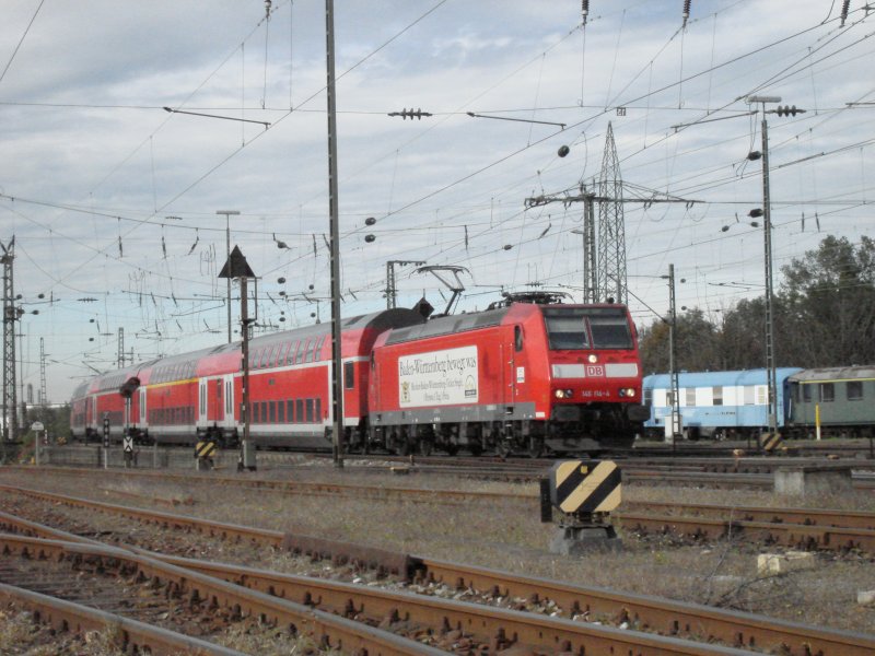Die BR 146-114-4 fhrt am 25.10.2006 mit RE aus Offenburg in Basel Bad ein.