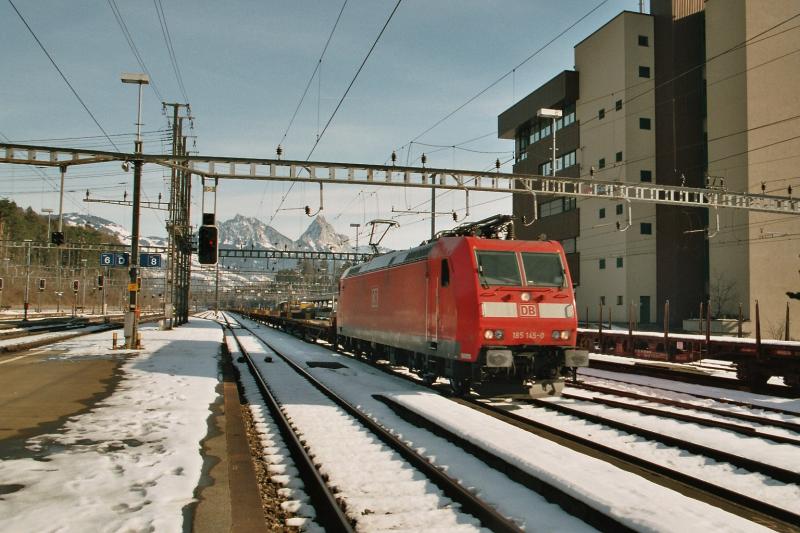 Die Br 185 145-0, am 2.2.04 in Arth-Goldau