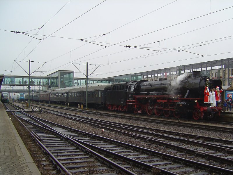 Die BR 41 018 am 09.12.2007 in Regensburg HBF mit dem Dampfsonderzug von Nrnberg nach Regensburg. 