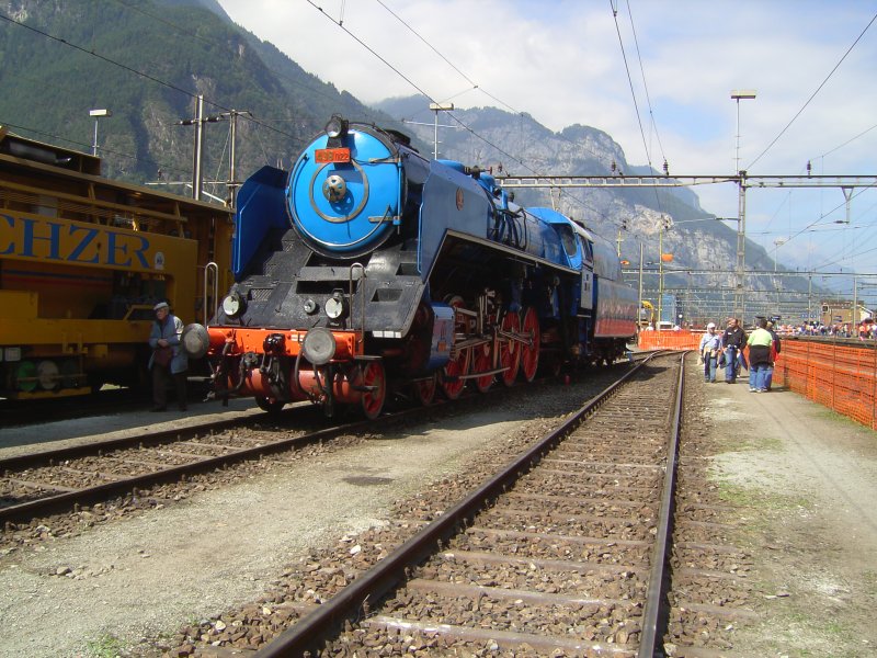 Die BR 498 022 Albatros der CSD beim Gotthard Jubilum am 08.09.2007 in Erstfeld. 