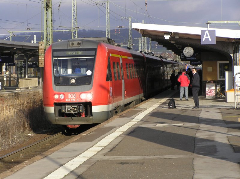 Die BR 612 027-3 und eine weitere 612 am 10.12.2006 in Gttingen nach Chemnitz und Zwickau.