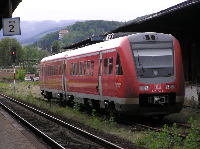 Die BR 612 514-0 von der DB am 06.06.2006 um 17:05 Uhr in Wernigerode auf einem Abstellgleis. Der Zug stand dort wegen eines Defektes.