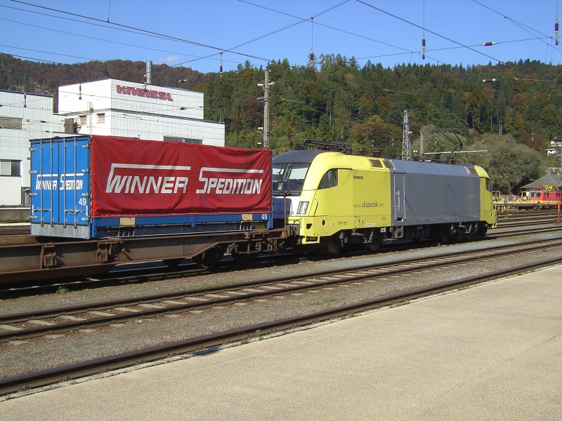 Die BR ES 64 U 2-034 schiebt am 29.09.2007 einen Winner Express Zug ber den Brenner nach. (Kufstein)    