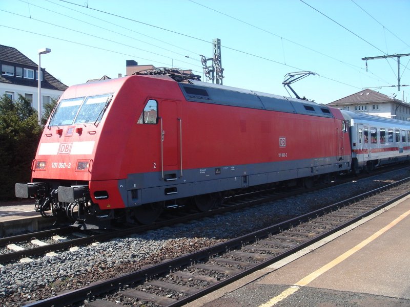 Die Br.101 060-2 stand am 26.04.06 mit ihrem IC auf dem Weg von Nrnberg Hbf nach Karlsruhe Hbf. Hier stand sie in Aalen Hbf.