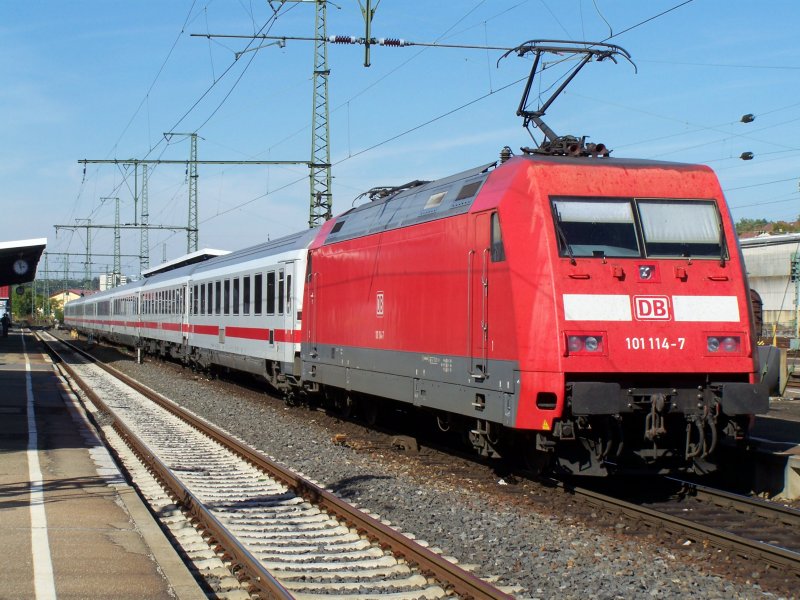 Die Br.101 114-7 fuhr am 21.September 2007 mit einem InterCity IC von Karlsruhe Hbf nach N�rnberg Hbf. Hier im Bahnhof Aalen.