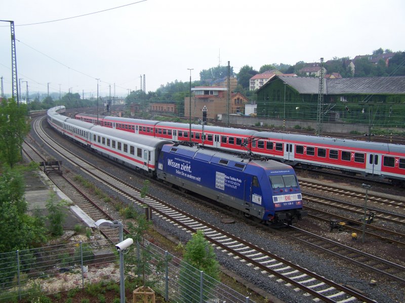 Die Br.101 136-0  Klaus-Trischa-Preis  fuhr am 2.Juni.07 von Karlsruhe Hbf nach Nrnberg Hbf, hier bei der Ausfahrt des Bahnhofes Aalen.