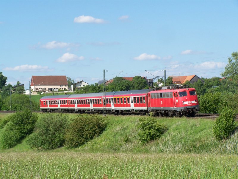 Die Br.110 400-9 fuhr am 18.05.07 von Donauwrth Hbf nach Aalen. hier nach dem Bahnhof Goldshfe.