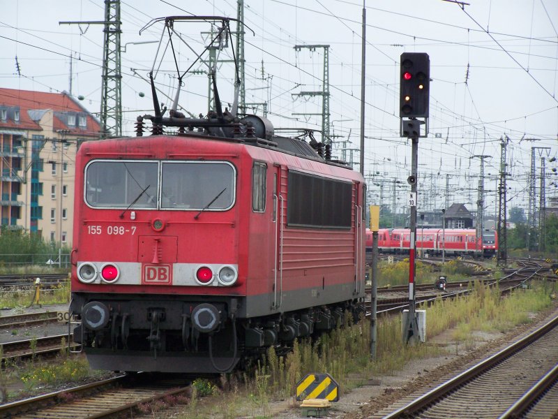 Die Br.155 098-7 bei einer Lokfahrt durch den Bahnhof Nrnberg Hbf. Die Lok bernahm spter einen Flachwagenzug. Aufgenommen am 6.September 2007 im Nrnberger Hbf.
