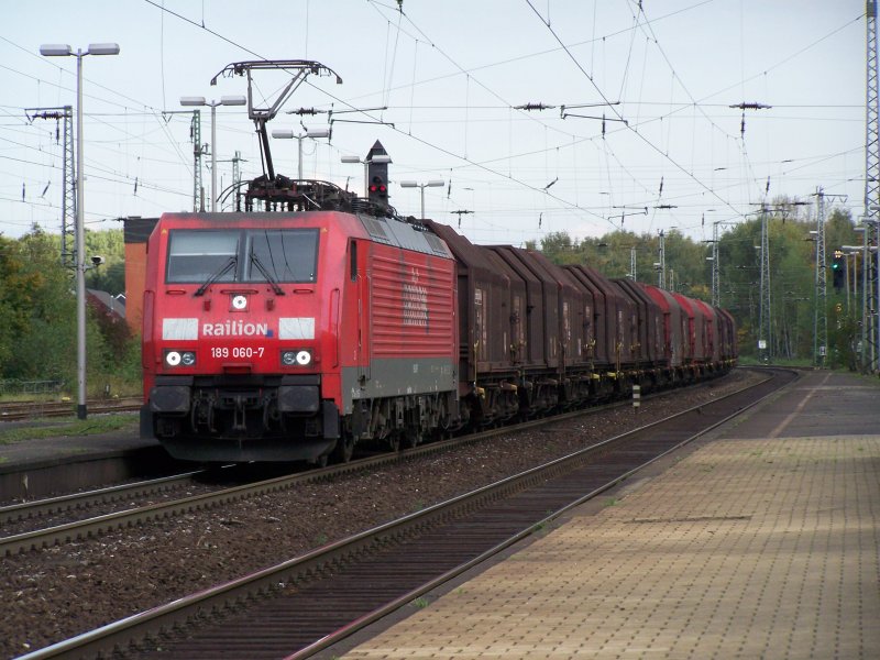 Die Br.189 060-7 fuhr am 5.Oktober 2007 mit einem Gterzug durch den Bahnhof Unna.