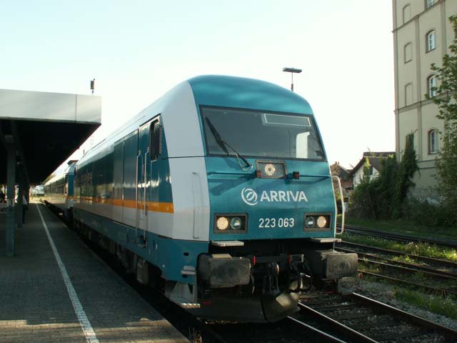 Die BR223 063 koppelt in Lindau HBF an die Wagone an. Danach durfte ich noch in den Fhrerstand.
