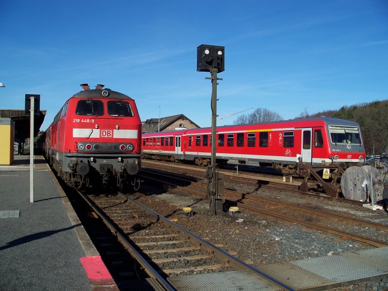 Die Braunschweiger 218 448 auf dem Weg von Bad Harzburg nach Hannover in Goslar (9.2.2008)