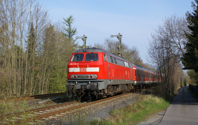 Die Braunschweiger 218 474 mit einem Regionalexpress nach Hannover Hbf bei der Ausfahrt aus Bad Harburg (26.4.2008)