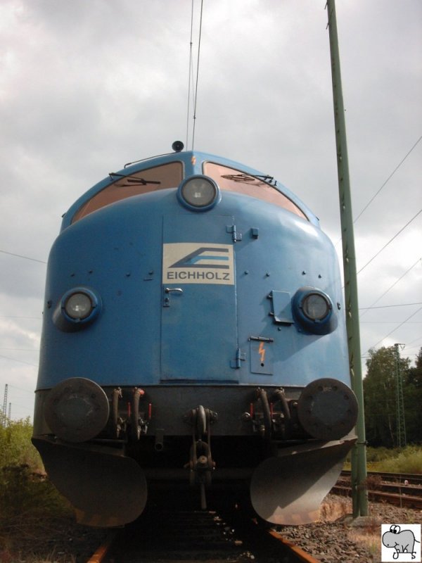 Die bullige Nase einer Nohab Lokomotive der Firma Eichholz (V 170)streckt sich an diesen schnen Sommertag gehn Himmel.
Die Aufnahme entstand am 23. Juli 2005