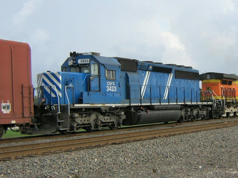 Die CEFX Lok 3423 am 21.11.2007 in Sealy (bei Houston, Texas).