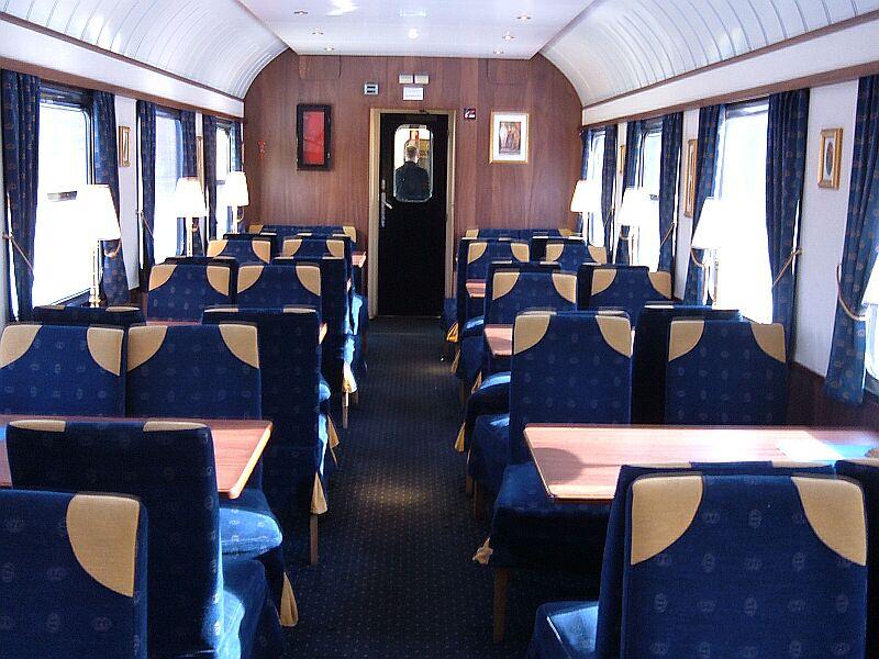 Die Connex hat nett restaurierte ltere Speisewagen, hier am 19.03.2006 im Nachtzug Narvik - Stockholm, auch die Preise sind akzeptabel.