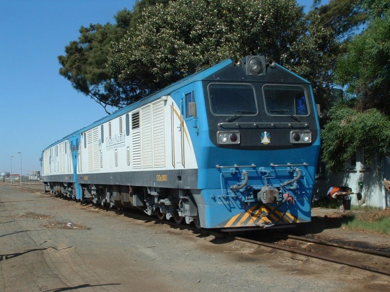 Die von CSR Ziang Locomotive Works  gebauten sechsachsige Diesellokomotiven sind am 30. August 2004 aus dem Schiff gehoben worden. Die 16-Zylinder Cummins Motore leisteten 2200 kW. Die Loks der Baureihe CKD 08 konnten nie befriedigen, die letzte der vier Probeloks ist im August 2008 irreparabel abgestellt worden. Walvisbay.