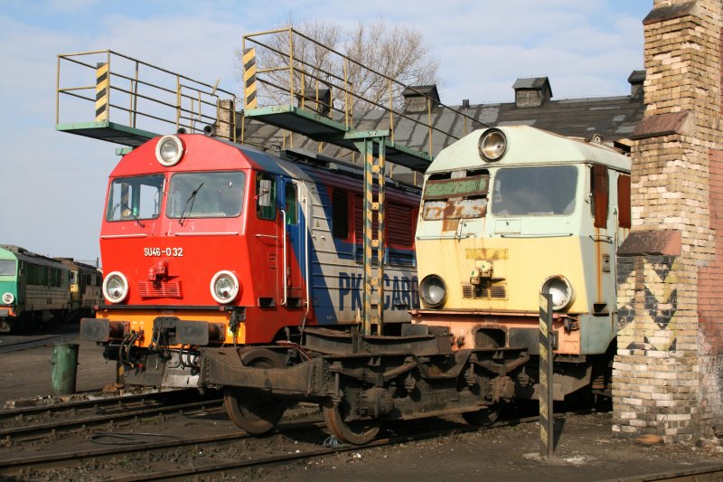 Die Czerwiensker SU46-032  neben der Schrott SU46-006 in Wegliniec.21.03.09