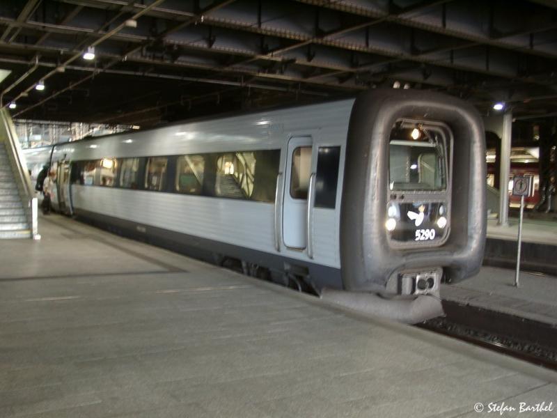 Die dnischen IC3 seind tglich in Hamburg Hbf zu Gast. Hier bei der Ausfahrt in Richtung Kopenhagen.